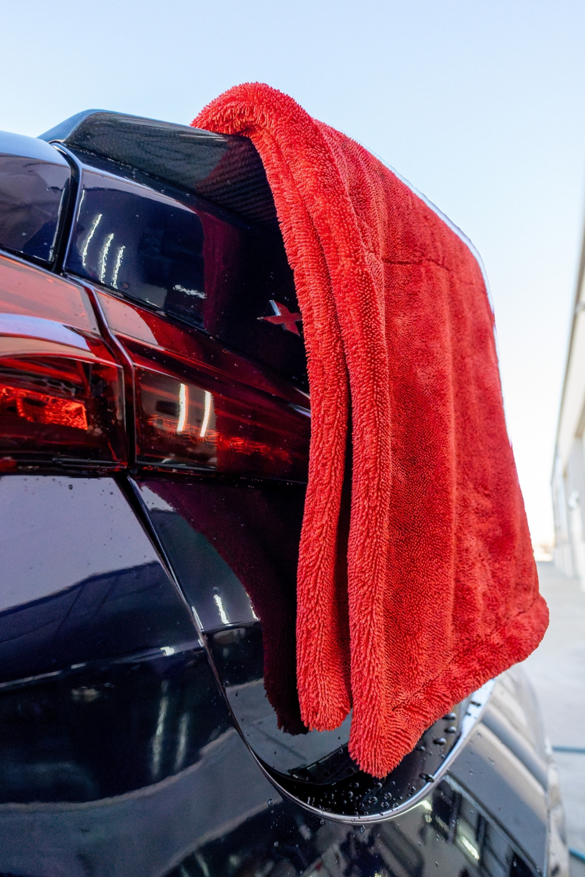 Blackline Twisted-Loop Drying Towel showing plush twisted microfiber loop texture