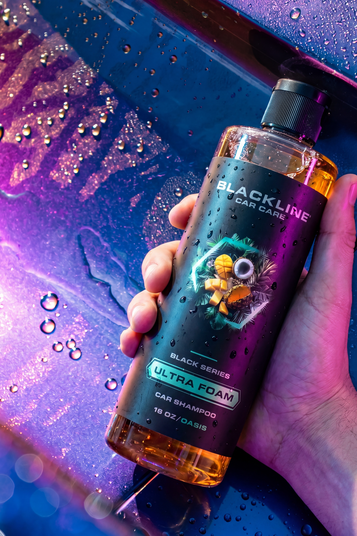 Ultra Foam Oasis 64oz being used during a wash.