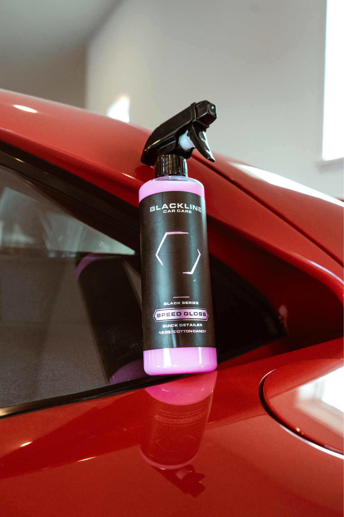 Blackline Speed Gloss feature graphic showing product benefits.