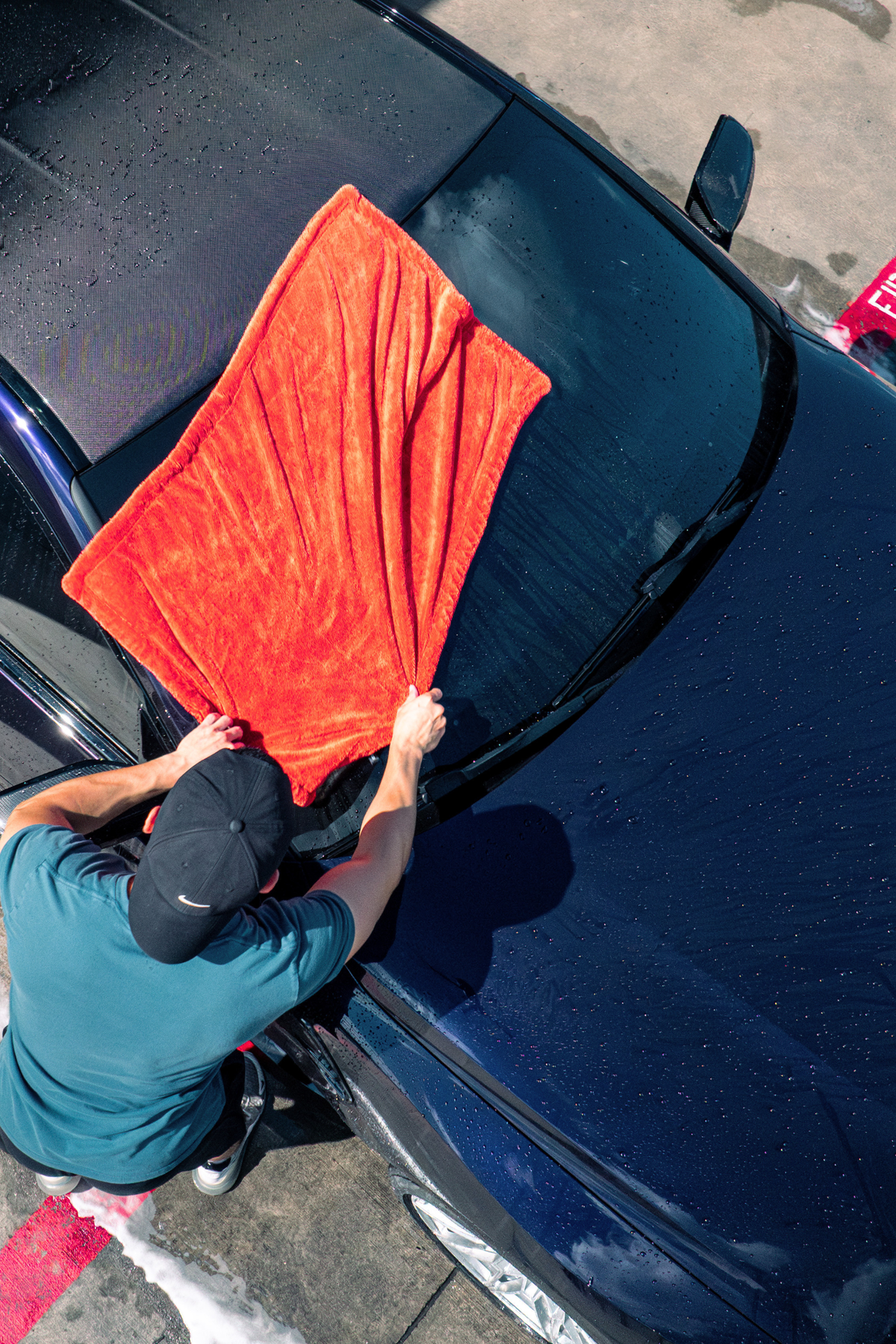 Blackline Twisted-Loop Drying Towel draped on car panel, showing soft absorbent loops